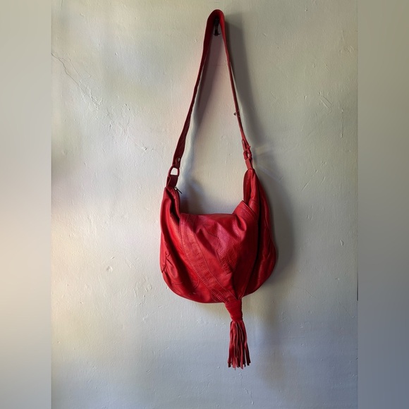 Vintage Embossed Red Leather Shoulder Bag with tassel - Picture 2 of 14